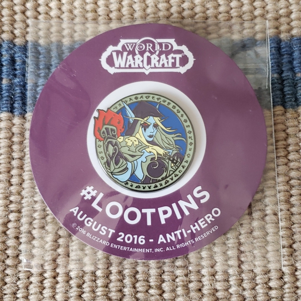 NWT World Of Warcraft Pin Loot Crate